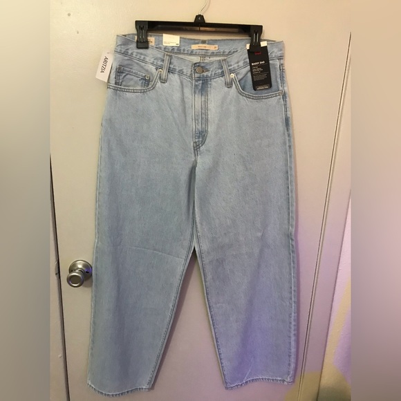 Aritzia Levi’s Baggy Dad Jeans - Picture 6 of 10